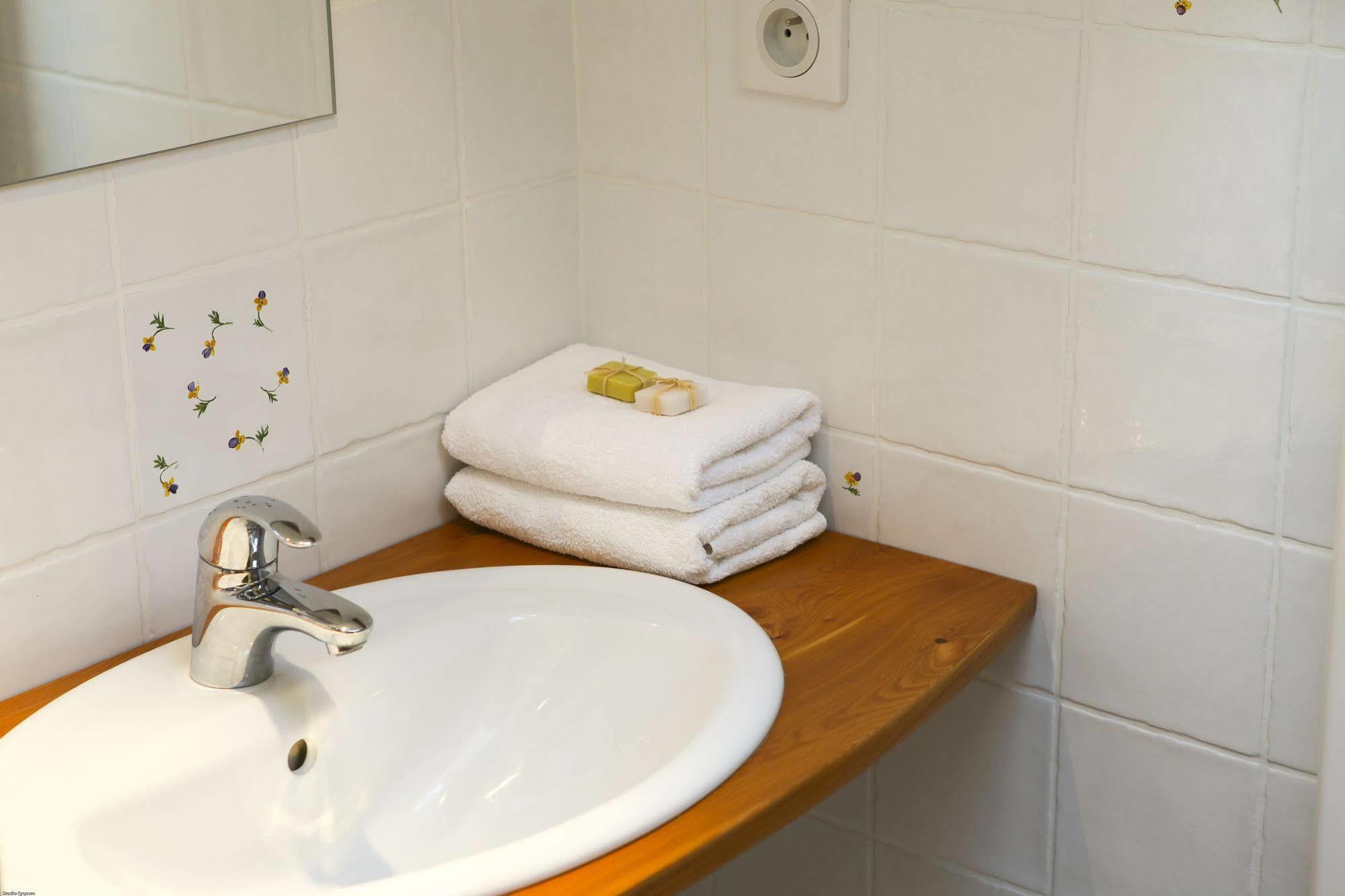 D'hotes-les De Mado Bed & Breakfast Margencel