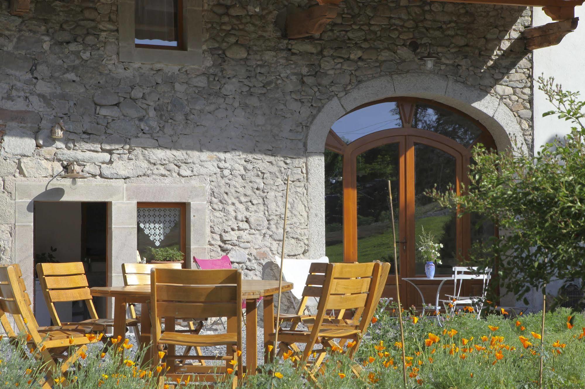 D'hotes-les De Mado Bed & Breakfast Margencel