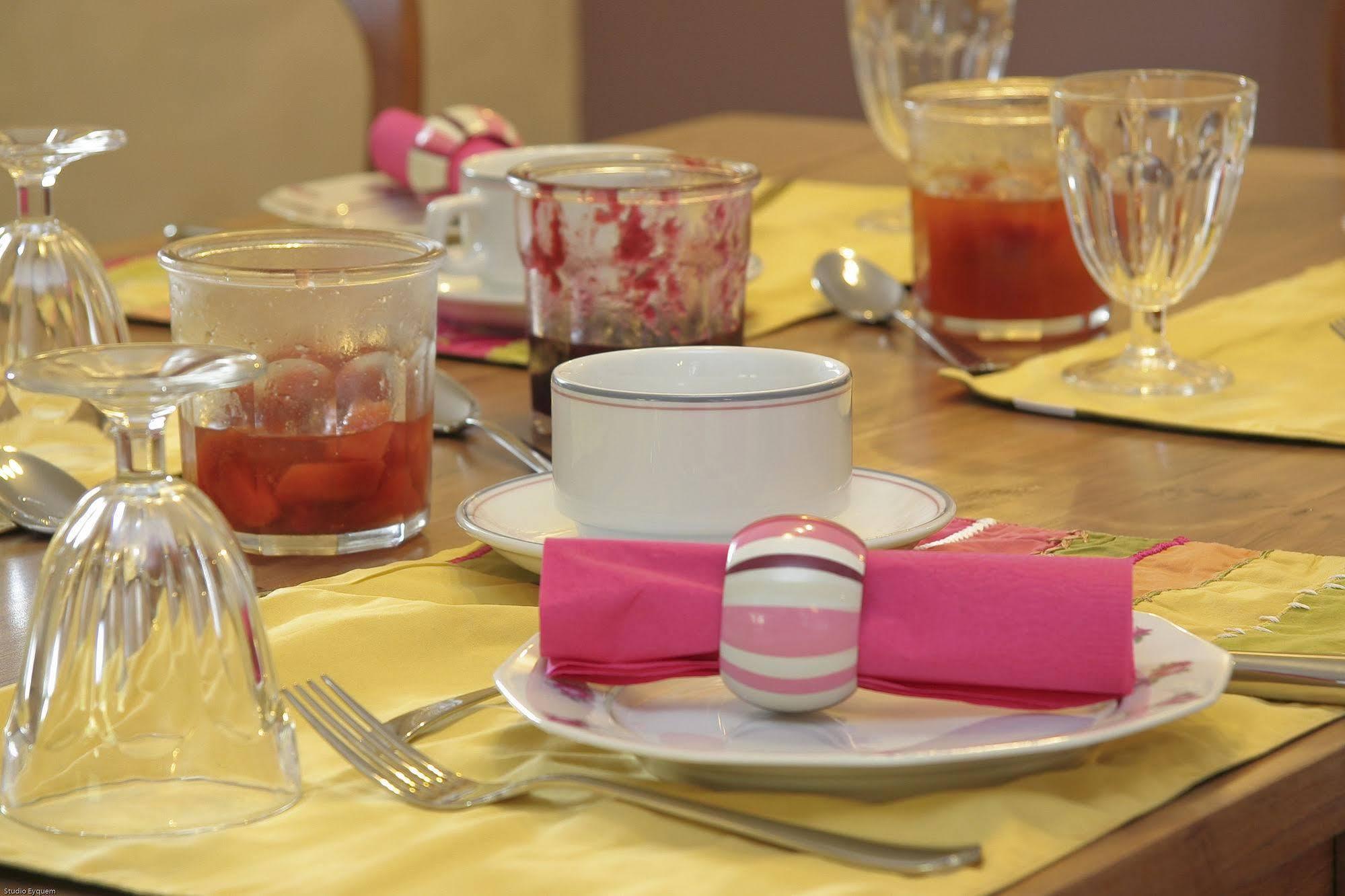 Bed & Breakfast D'hotes-les De Mado 3*